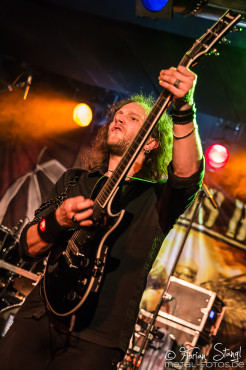 serious-black-rock-for-one-world-05-03-2016_0026
