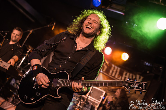 serious-black-rock-for-one-world-05-03-2016_0036
