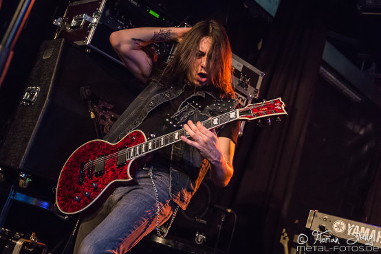 serious-black-rock-for-one-world-05-03-2016_0045