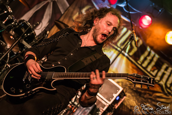 serious-black-rock-for-one-world-05-03-2016_0056