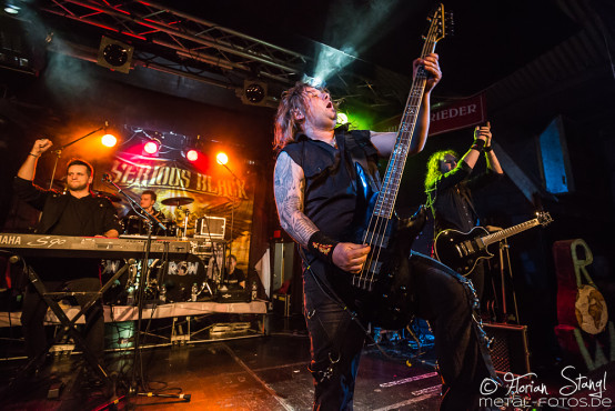 serious-black-rock-for-one-world-05-03-2016_0064