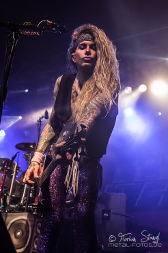 steel-panther-rockfabrik-nuernberg-22-6-2014_0020