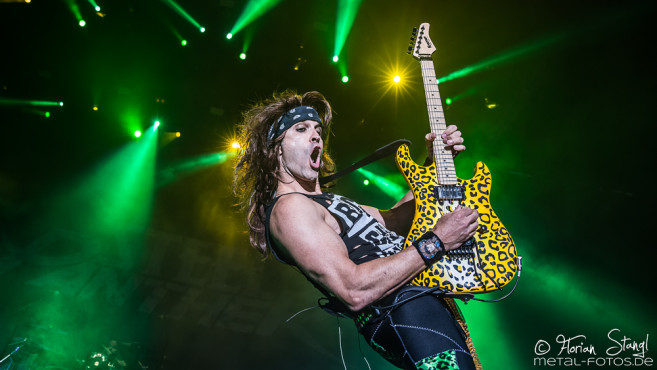 steel-panther-summer-breeze-2016-20-08-2016_0009