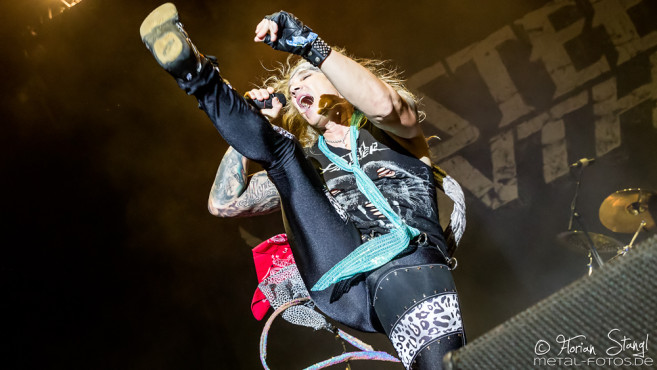 steel-panther-summer-breeze-2016-20-08-2016_0012