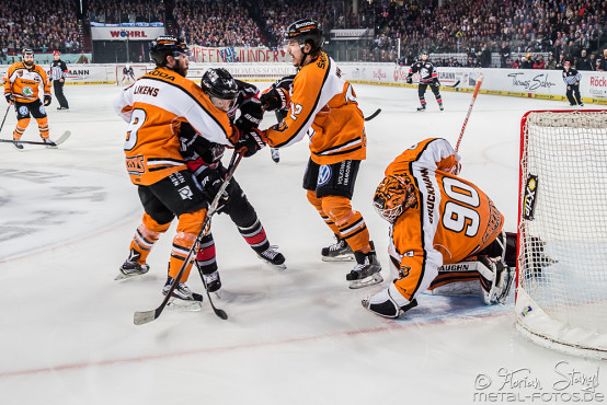 thomas-sabo-ice-tiger-vs-grizzlys-wolfsburg-arena-nuernberg-10-04-2016_0052