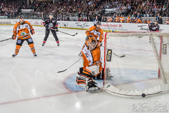 thomas-sabo-ice-tiger-vs-grizzlys-wolfsburg-arena-nuernberg-10-04-2016_0073