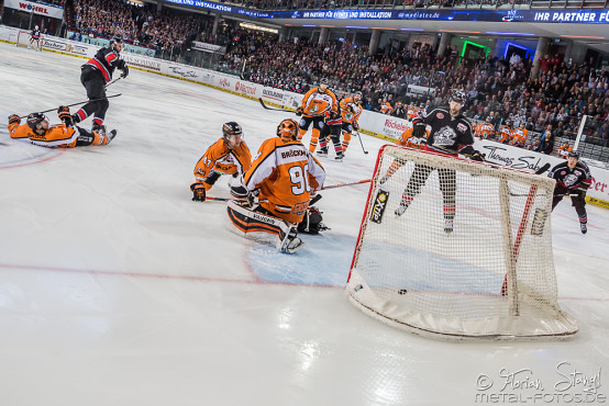 thomas-sabo-ice-tiger-vs-grizzlys-wolfsburg-arena-nuernberg-10-04-2016_0075