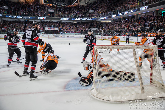 thomas-sabo-ice-tiger-vs-grizzlys-wolfsburg-arena-nuernberg-10-04-2016_0101