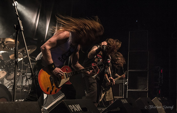 3-inches-of-blood-12-10-2012-musichall-geiselwind-13