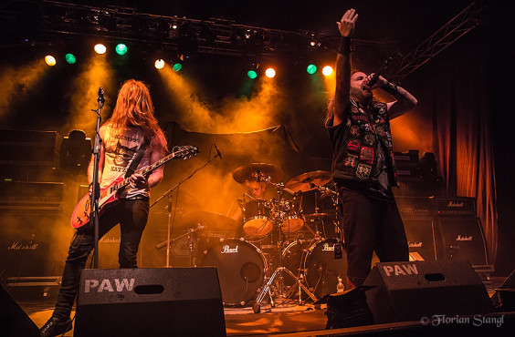 3-inches-of-blood-12-10-2012-musichall-geiselwind-14