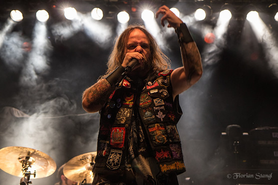 3-inches-of-blood-12-10-2012-musichall-geiselwind-16