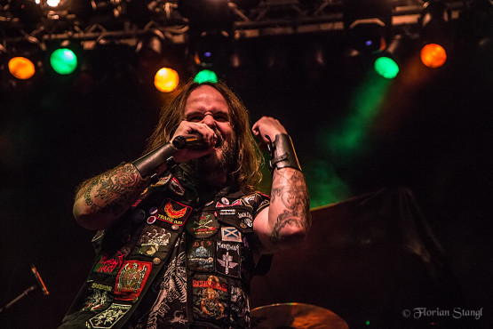 3-inches-of-blood-12-10-2012-musichall-geiselwind-17