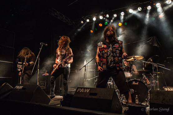 3-inches-of-blood-12-10-2012-musichall-geiselwind-18