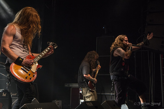 3-inches-of-blood-12-10-2012-musichall-geiselwind-21
