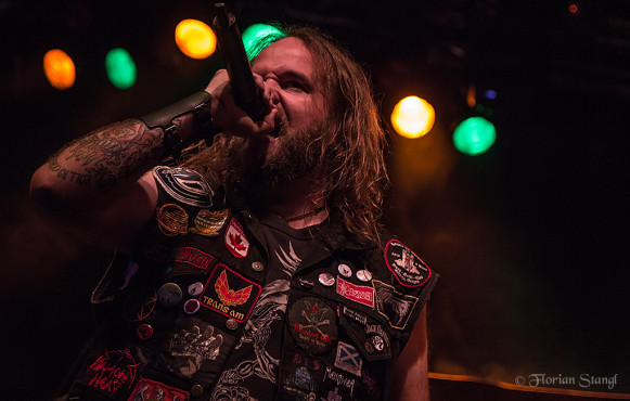 3-inches-of-blood-12-10-2012-musichall-geiselwind-23