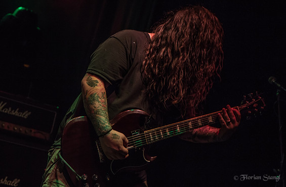 3-inches-of-blood-12-10-2012-musichall-geiselwind-28