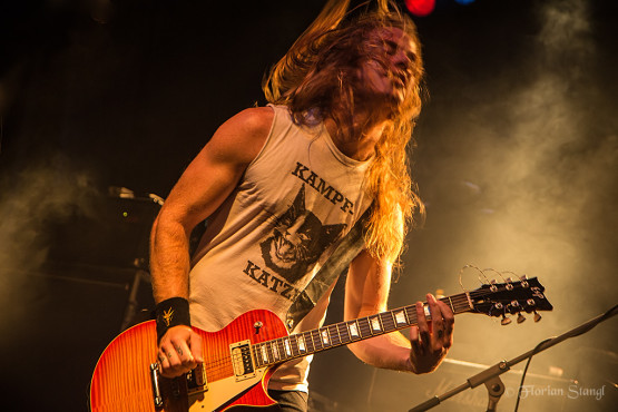 3-inches-of-blood-12-10-2012-musichall-geiselwind-31