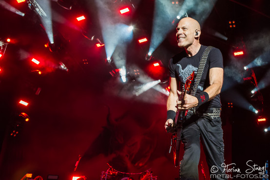 accept-bang-your-head-18-7-2015_0101
