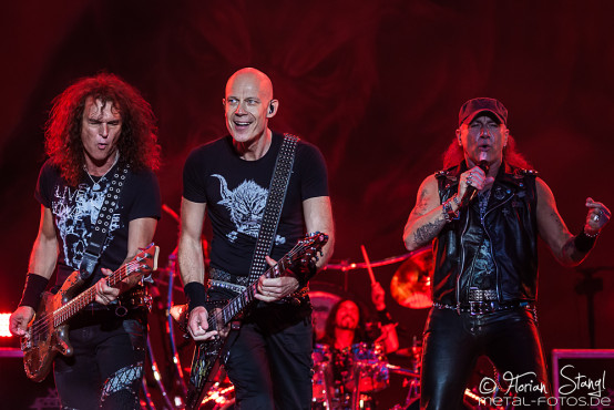 accept-bang-your-head-18-7-2015_0102