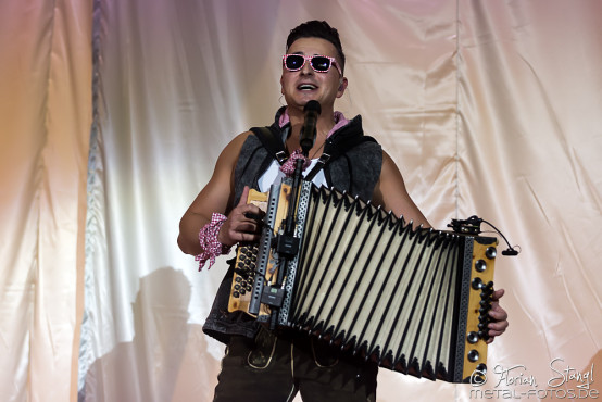 andreas-gabalier-arena-nuernberg-01-10-2015_0028