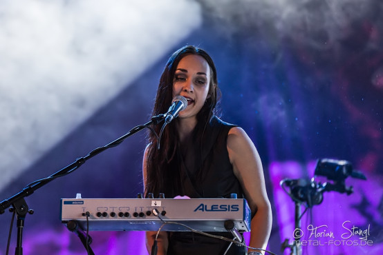 anneke-van-giersbergen-summer-breeze-2014-15-8-2014_0007