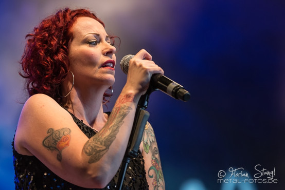 anneke-van-giersbergen-summer-breeze-2014-15-8-2014_0008