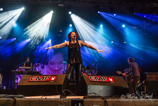 anneke-van-giersbergen-summer-breeze-2014-15-8-2014_0011