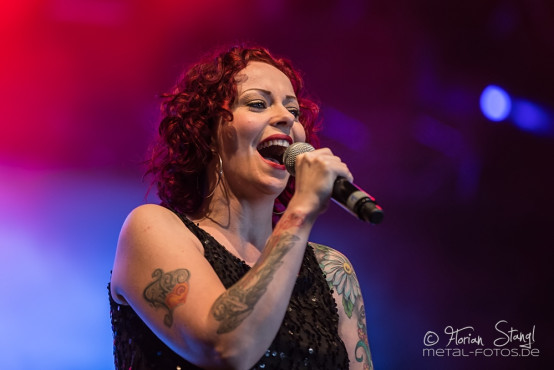anneke-van-giersbergen-summer-breeze-2014-15-8-2014_0024