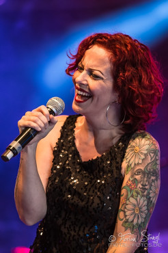 anneke-van-giersbergen-summer-breeze-2014-15-8-2014_0026