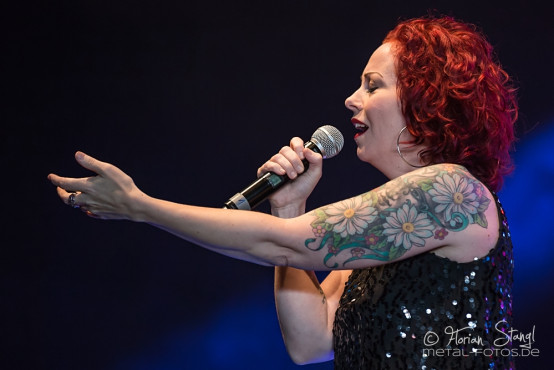 anneke-van-giersbergen-summer-breeze-2014-15-8-2014_0027