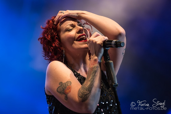 anneke-van-giersbergen-summer-breeze-2014-15-8-2014_0038