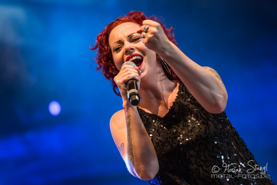 anneke-van-giersbergen-summer-breeze-2014-15-8-2014_0039