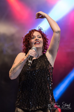 anneke-van-giersbergen-summer-breeze-2014-15-8-2014_0050
