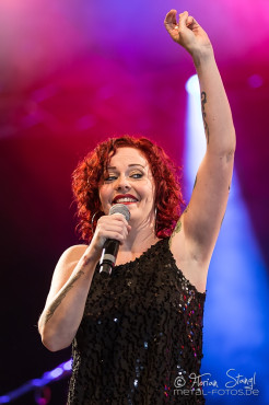 anneke-van-giersbergen-summer-breeze-2014-15-8-2014_0051