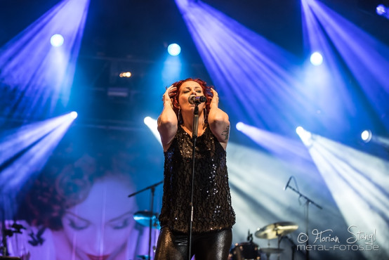 anneke-van-giersbergen-summer-breeze-2014-15-8-2014_0052