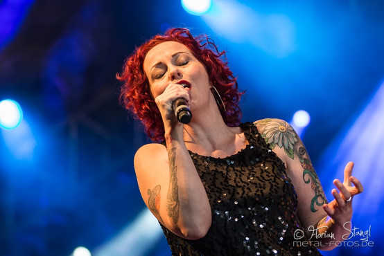 anneke-van-giersbergen-summer-breeze-2014-15-8-2014_0053