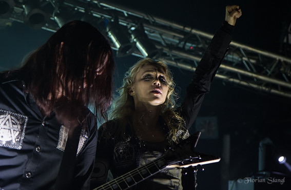 arch-enemy-17-10-2012-rockfabrik-ludwigsburg-10