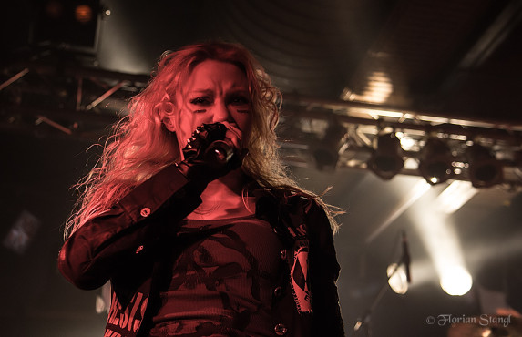 arch-enemy-17-10-2012-rockfabrik-ludwigsburg-16