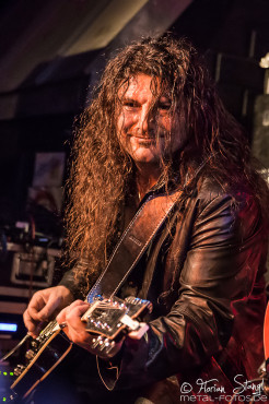 crystal-ball-rock-for-one-world-05-03-2016_0041