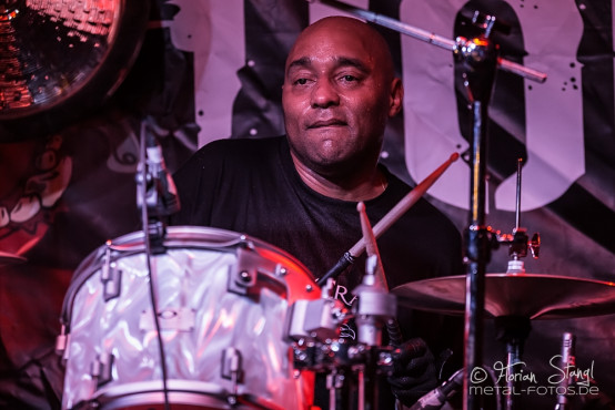 dog-eat-dog-rockfabrik-nuernberg-01-09-2013-37