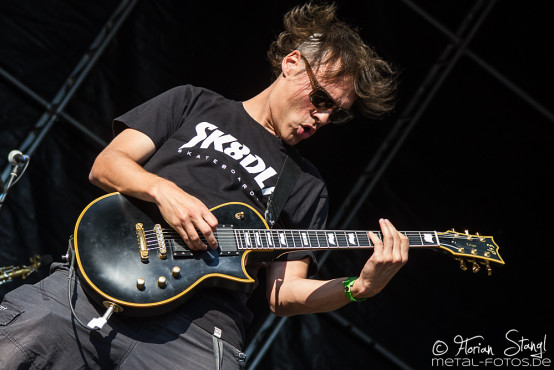 dog-eat-dog-masters-of-rock-10-7-2015_0002