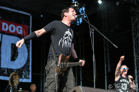 dog-eat-dog-masters-of-rock-10-7-2015_0050