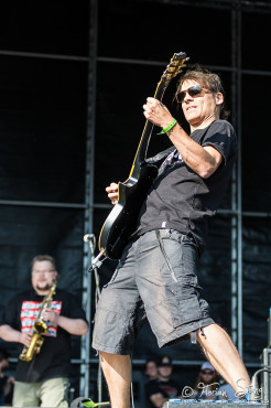 dog-eat-dog-masters-of-rock-10-7-2015_0060