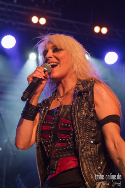 doro-pyraser-classic-rock-night-2013-20-07-2013-16