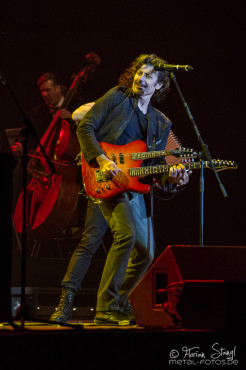 eric-bazilian-rock-meets-classic-2013-nuernberg-09-03-2013-08