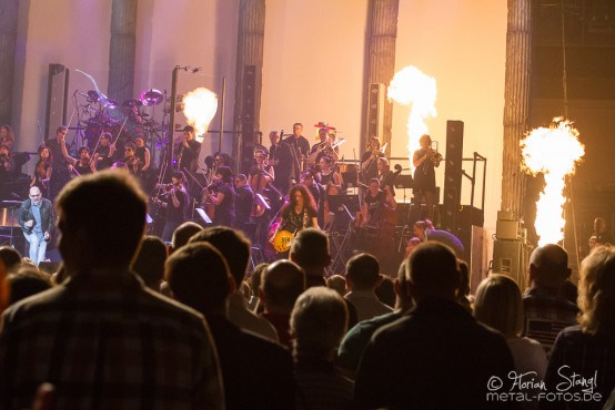 eric-bazilian-rock-meets-classic-2013-nuernberg-09-03-2013-17