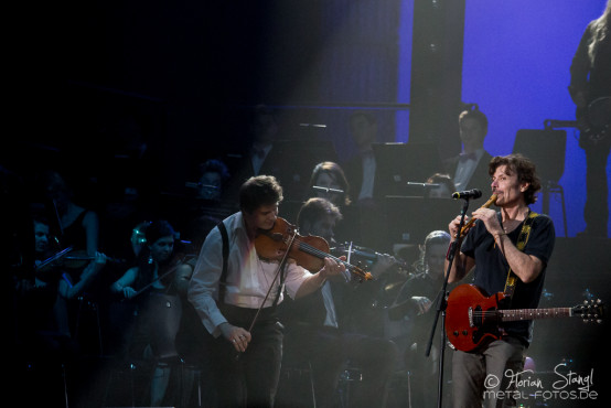 eric-bazilian-rock-meets-classic-2013-nuernberg-09-03-2013-19