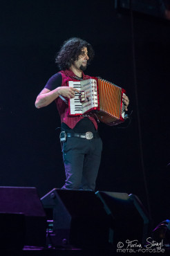 eric-bazilian-rock-meets-classic-2013-nuernberg-09-03-2013-23