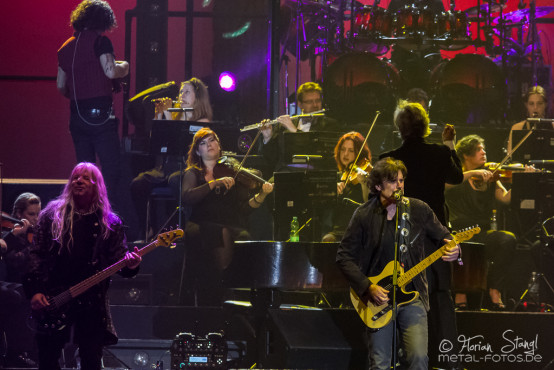 eric-bazilian-rock-meets-classic-2013-nuernberg-09-03-2013-29