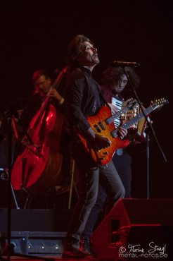 eric-bazilian-rock-meets-classic-2013-nuernberg-09-03-2013-30